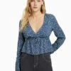 BERSHKA FLORAL PRINT WITH BOW - Bluse - Royal Blue
