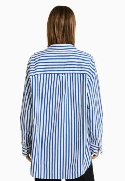 BERSHKA LONG SLEEVE OVERSIZE - Hemdbluse - Blue -Bershka Verkaufsgeschäft 59d77fcceb924503b3b47d6125732664