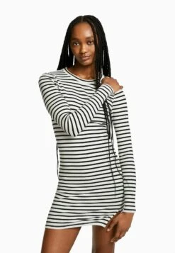 BERSHKA LONG SLEEVE MINI - Etuikleid - White