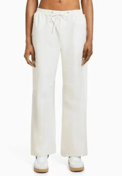 BERSHKA PARACHUTE - Cargohose - Off White 13 BERSHKA PARACHUTE - Cargohose - Off White -Bershka Verkaufsgeschäft 5fde3427adee418c8b33818b722bb4f0 1