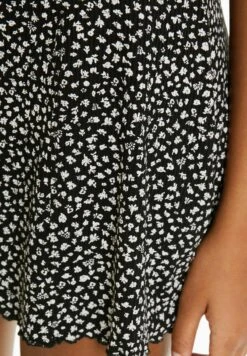 BERSHKA PRINTED SHORT SLEEVES WITH NECKLINE–MINI - Freizeitkleid - Black 11 BERSHKA PRINTED SHORT SLEEVES WITH NECKLINE–MINI - Freizeitkleid - Black -Bershka Verkaufsgeschäft 64d3d51d49aa42db8dd8fc7a7f1fe196