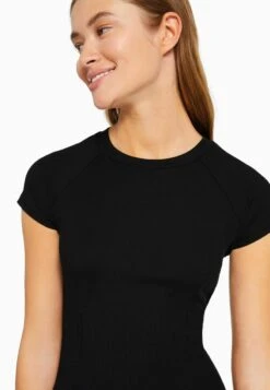 BERSHKA SHORT SLEEVE SKATER - MINI - Strickkleid - Black 11 BERSHKA SHORT SLEEVE SKATER - MINI - Strickkleid - Black -Bershka Verkaufsgeschäft 6a612f1762de44e58834cbc4550522a2