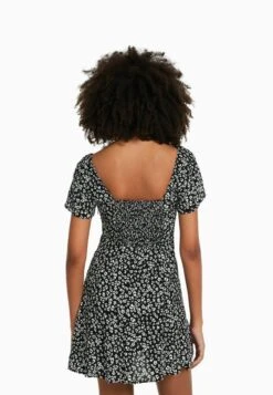 BERSHKA VOLUMINOUS MINI SHORT SLEEVE - Freizeitkleid - Black 10 BERSHKA VOLUMINOUS MINI SHORT SLEEVE - Freizeitkleid - Black -Bershka Verkaufsgeschäft 6a70c84ee84c4a0faf0f98e47b8abc90