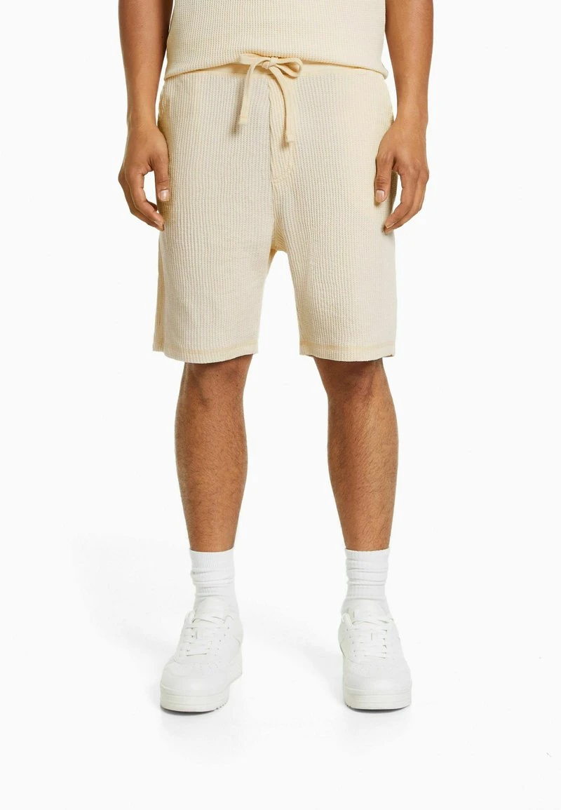 BERSHKA PLUSH - Shorts - White 3 BERSHKA PLUSH - Shorts - White