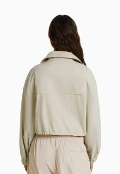 BERSHKA EFFECT - Leichte Jacke - Sand 10 BERSHKA EFFECT - Leichte Jacke - Sand -Bershka Verkaufsgeschäft 6bc8daeefb344b11aa43befd6c4fbda9