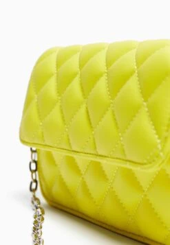 BERSHKA WITH CHAIN HANDLE - Umhängetasche - Green 12 BERSHKA WITH CHAIN HANDLE - Umhängetasche - Green -Bershka Verkaufsgeschäft 6d04d76293744fbcb1bdc68bb147589e