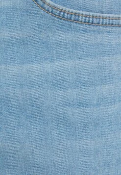 BERSHKA Jeans Shorts - Light Blue Denim -Bershka Verkaufsgeschäft 6dbc9e46435e4dac96c80cc94f815cda