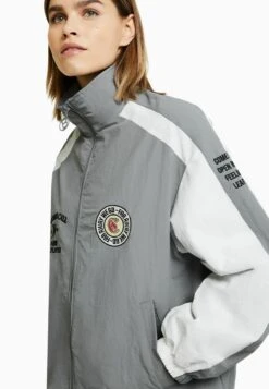 BERSHKA CONTRAST - Leichte Jacke - Grey -Bershka Verkaufsgeschäft 6e00a11868744a65a110346fd4e7613d