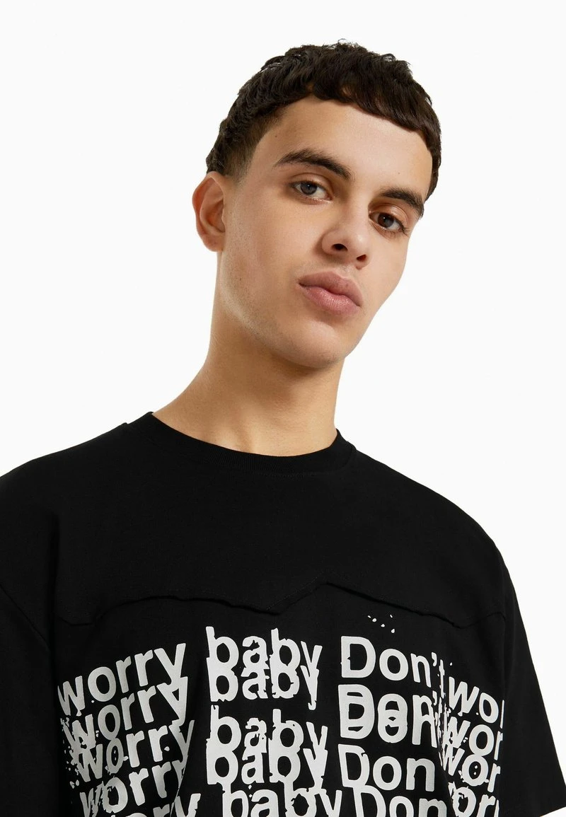 BERSHKA SHORT SLEEVE BOXY - T-Shirt Print - Black 6 BERSHKA SHORT SLEEVE BOXY - T-Shirt Print - Black – Bild 4