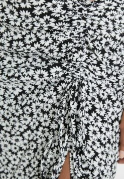 BERSHKA FLORAL PRINT - Maxirock - Black -Bershka Verkaufsgeschäft 6f4fcfe2d69444888927b33dc2ea9bfd