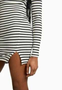 BERSHKA LONG SLEEVE MINI - Etuikleid - White 11 BERSHKA LONG SLEEVE MINI - Etuikleid - White -Bershka Verkaufsgeschäft 706e516f6d8c4be884c54aa3e68487fc