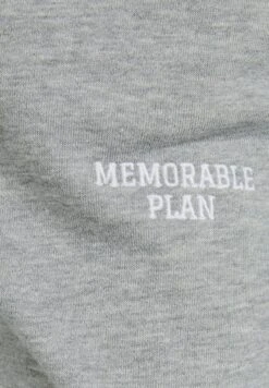 BERSHKA PLUSH WITH STRIPES AND EMBROIDERED LETTERING - Jogginghose - Mottled Grey -Bershka Verkaufsgeschäft 70e773bb5d014d98ad9dd77594583846