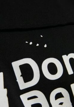 BERSHKA SHORT SLEEVE BOXY - T-Shirt Print - Black 13 BERSHKA SHORT SLEEVE BOXY - T-Shirt Print - Black -Bershka Verkaufsgeschäft 7315886a9f014244a7f52945b49bd060