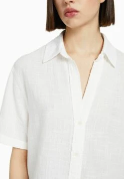 BERSHKA SHORT SLEEVE TEXTURED - Hemdbluse - White 11 BERSHKA SHORT SLEEVE TEXTURED - Hemdbluse - White -Bershka Verkaufsgeschäft 73f71cea1b8d45cfba7b5645bc72b6f0