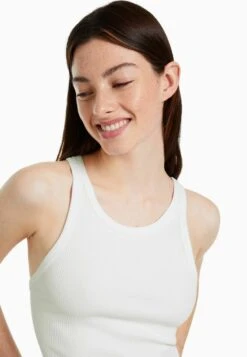BERSHKA SLEEVELESS - Top - White 11 BERSHKA SLEEVELESS - Top - White -Bershka Verkaufsgeschäft 76eee2af6e1b4da18f79ab8493023fc4