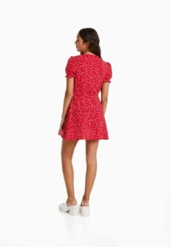 BERSHKA FLORAL TEXTURED - Freizeitkleid - Red 10 BERSHKA FLORAL TEXTURED - Freizeitkleid - Red -Bershka Verkaufsgeschäft 77c5aa50833143fca39311148813cd35