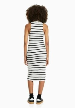 BERSHKA SLEEVELESS STRIPED - Strickkleid - Beige 10 BERSHKA SLEEVELESS STRIPED - Strickkleid - Beige -Bershka Verkaufsgeschäft 78b02977428a467e8e6ff37ee43b65aa