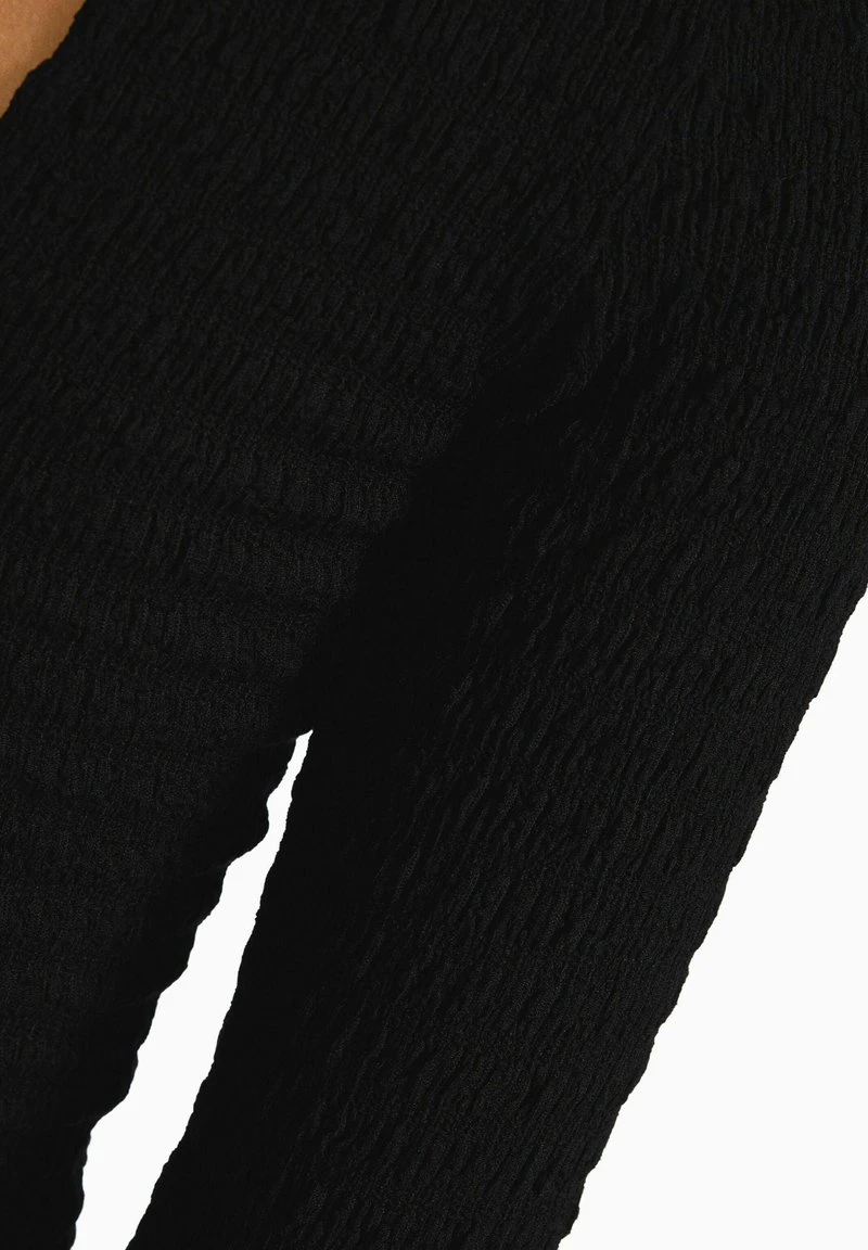 BERSHKA OPENING AT THE BACK AND BOW - LONG SLEEVE - Etuikleid - Black 6 BERSHKA OPENING AT THE BACK AND BOW - LONG SLEEVE - Etuikleid - Black – Bild 4