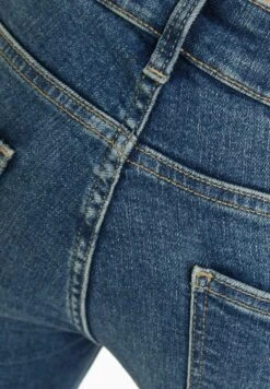 BERSHKA LOW WAIST - Jeans Bootcut - Light Blue 13 BERSHKA LOW WAIST - Jeans Bootcut - Light Blue -Bershka Verkaufsgeschäft 7986ba7b951e4d70849126cf08c94a62