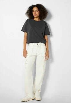 BERSHKA OVERSIZE SHORT SLEEVE - T-Shirt Print - Dark Grey 9 BERSHKA OVERSIZE SHORT SLEEVE - T-Shirt Print - Dark Grey -Bershka Verkaufsgeschäft 79c038a0b5eb435db760297bff6decd1