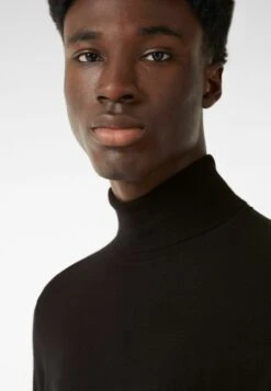 BERSHKA HIGH NECK - Strickpullover - Black -Bershka Verkaufsgeschäft 7ad5c1e8f6464fc7994d0844ea9779bc