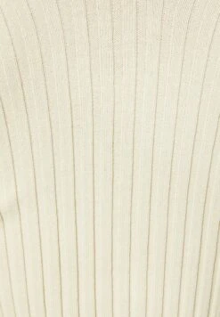 BERSHKA Strickpullover - Beige 13 BERSHKA Strickpullover - Beige -Bershka Verkaufsgeschäft 7c6e71e26e5c436c9239f113440cfc8a