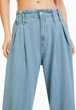 BERSHKA WIDE PLEATED - Flared Jeans - Light Blue Denim 11 BERSHKA WIDE PLEATED - Flared Jeans - Light Blue Denim -Bershka Verkaufsgeschäft 7cd2459a1a164a859684368643beb2f8