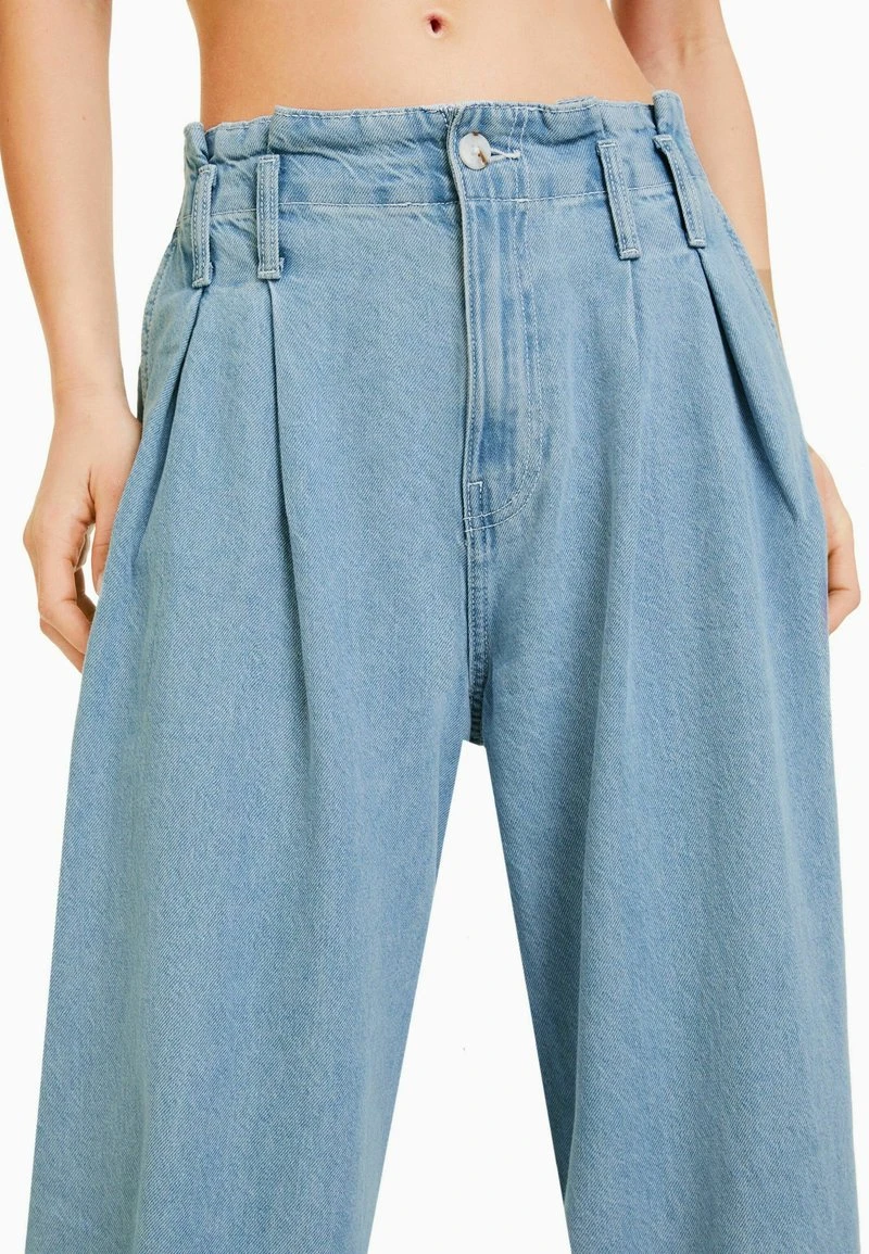 BERSHKA WIDE PLEATED - Flared Jeans - Light Blue Denim 6 BERSHKA WIDE PLEATED - Flared Jeans - Light Blue Denim – Bild 4