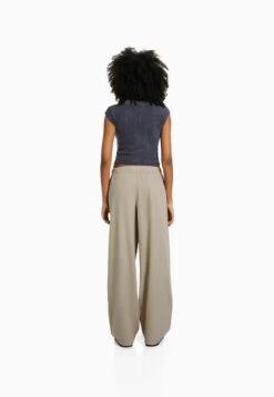 BERSHKA Jeans Relaxed Fit - Sand 10 BERSHKA Jeans Relaxed Fit - Sand -Bershka Verkaufsgeschäft 7e3fcc59ae224bf5ba604c814ca885ff