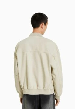 BERSHKA Jeansjacke - Beige 10 BERSHKA Jeansjacke - Beige -Bershka Verkaufsgeschäft 7ec18a22837746869270942c4637de4a