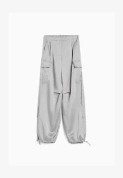 BERSHKA POCKETS - Cargohose - Grey 11 BERSHKA POCKETS - Cargohose - Grey -Bershka Verkaufsgeschäft 7fbed417334e416394a0bcc7f7573020