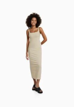 BERSHKA FITTED WIDE STRAPS - MIDI - Etuikleid - Sand