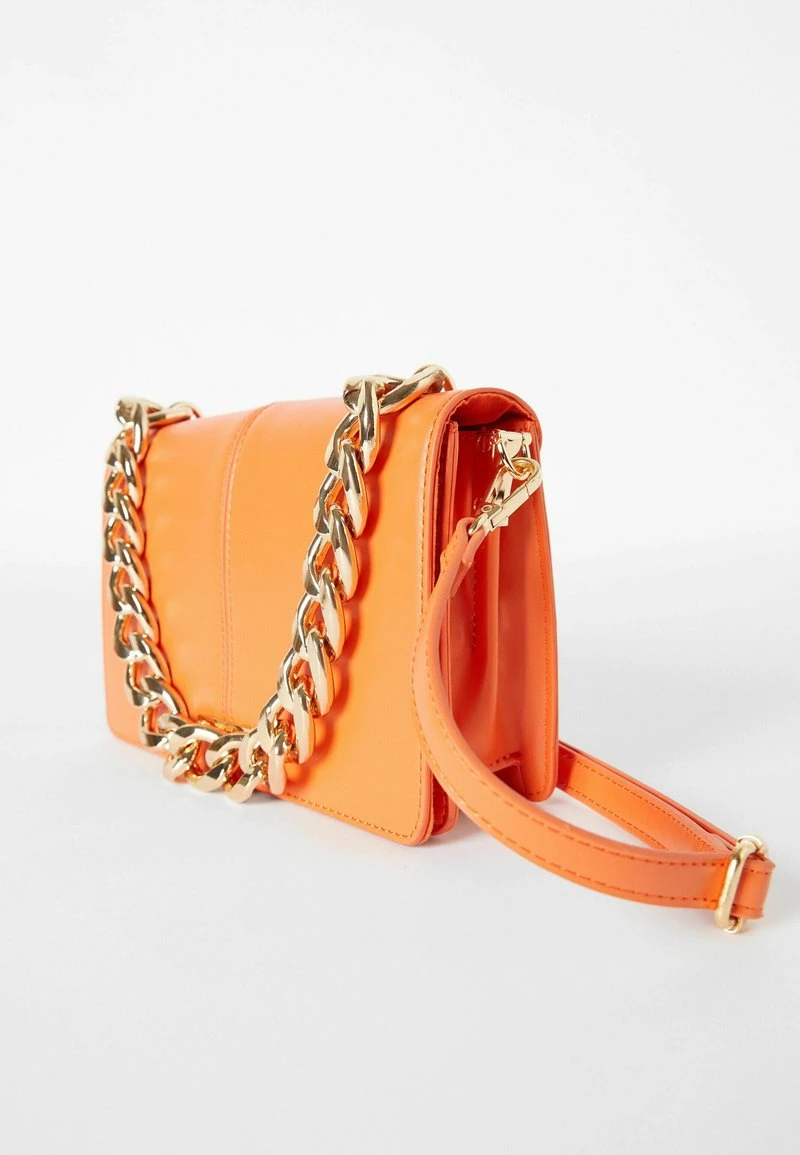 BERSHKA ACCORDION WITH CHAIN - Clutch - Orange 5 BERSHKA ACCORDION WITH CHAIN - Clutch - Orange – Bild 3