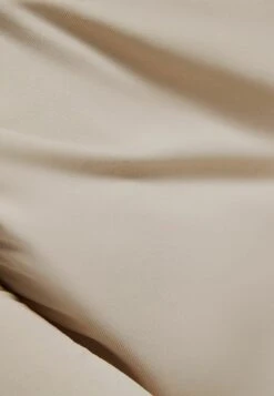 BERSHKA ASYMMETRIC - Langarmshirt - Sand 13 BERSHKA ASYMMETRIC - Langarmshirt - Sand -Bershka Verkaufsgeschäft 8062161fa5d547c78dab04c99b986b2c