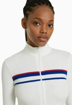 BERSHKA STRIPED - Strickpullover - Off-white 11 BERSHKA STRIPED - Strickpullover - Off-white -Bershka Verkaufsgeschäft 82fa1271540d43f6b709d3a3e91283b6