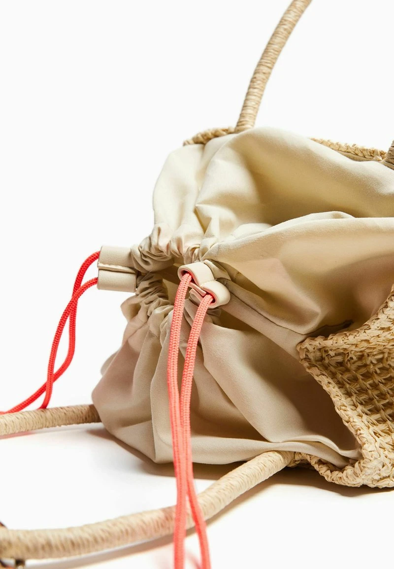 BERSHKA WITH STRAPS AND CHARMS - Handtasche - Sand 6 BERSHKA WITH STRAPS AND CHARMS - Handtasche - Sand – Bild 4