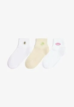 BERSHKA PACK OF 3 - EMBROIDERED - Socken - Beige -Bershka Verkaufsgeschäft 8371315db3d843c8828dceaa495f30f6