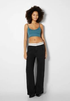 BERSHKA STRAPPY-CROP - Top - Blue -Bershka Verkaufsgeschäft 839eb47d791a4e72a690f1a187f7862b