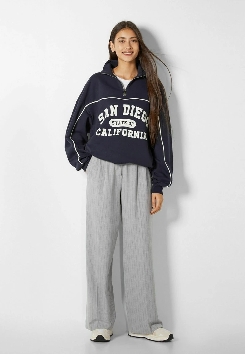 BERSHKA SAN DIEGO PRINT HALF ZIP - Sweatshirt - Blue 4 BERSHKA SAN DIEGO PRINT HALF ZIP - Sweatshirt - Blue – Bild 2