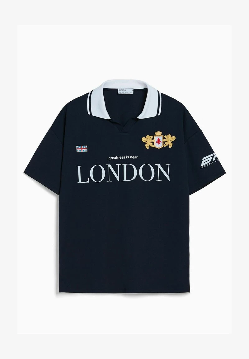 BERSHKA FOOTBALL COLLAR SHORT SLEEVE - Poloshirt - Royal Blue 7 BERSHKA FOOTBALL COLLAR SHORT SLEEVE - Poloshirt - Royal Blue – Bild 5