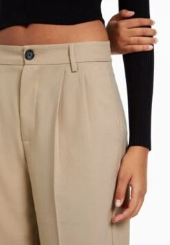 BERSHKA DAD FIT - Stoffhose - Camel 11 BERSHKA DAD FIT - Stoffhose - Camel -Bershka Verkaufsgeschäft 87454a3e87bf4333a46e8386bc7e9674