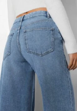 BERSHKA WIDE-LEG - Flared Jeans - Light Blue Denim 10 BERSHKA WIDE-LEG - Flared Jeans - Light Blue Denim -Bershka Verkaufsgeschäft 8980cdfb37d2444998912bf9abd7a511