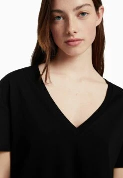 BERSHKA 2-PACK - REGULAR FIT SHORT SLEEVE - T-Shirt Basic - White 11 BERSHKA 2-PACK - REGULAR FIT SHORT SLEEVE - T-Shirt Basic - White -Bershka Verkaufsgeschäft 8984e422a41840909755c67a7cc3b0ad