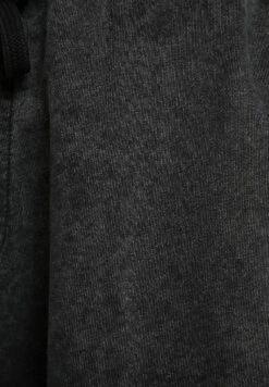 BERSHKA FADED-EFFECT PLUSH - BERMUDA - Shorts - Black 12 BERSHKA FADED-EFFECT PLUSH - BERMUDA - Shorts - Black -Bershka Verkaufsgeschäft 899a08e0156c4966b51225226e6d1d32