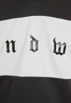 BERSHKA LOOSE FIT WITH SHORT SLEEVE - T-Shirt Print - Grey 13 BERSHKA LOOSE FIT WITH SHORT SLEEVE - T-Shirt Print - Grey -Bershka Verkaufsgeschäft 89d0e92be03c4d15bd0abb5408a7fe0f