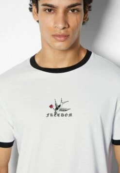 BERSHKA REGULAR FIT SHORT SLEEVE PRINT - T-Shirt Print - Pink 11 BERSHKA REGULAR FIT SHORT SLEEVE PRINT - T-Shirt Print - Pink -Bershka Verkaufsgeschäft 8a759e57fe3a46f1ad4995211688e8c7