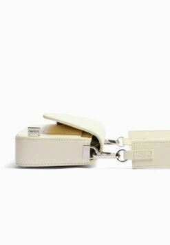 BERSHKA RIGID - Umhängetasche - Beige -Bershka Verkaufsgeschäft 8a7bffe0c2594bb1a6fd4cc3ab72ca4e