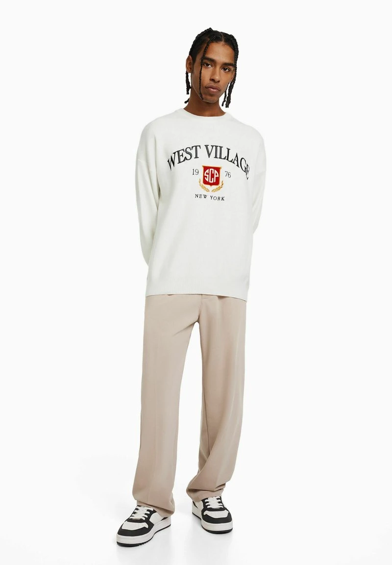 BERSHKA EMBROIDERED VARSITY - Strickpullover - Off-white 4 BERSHKA EMBROIDERED VARSITY - Strickpullover - Off-white – Bild 2