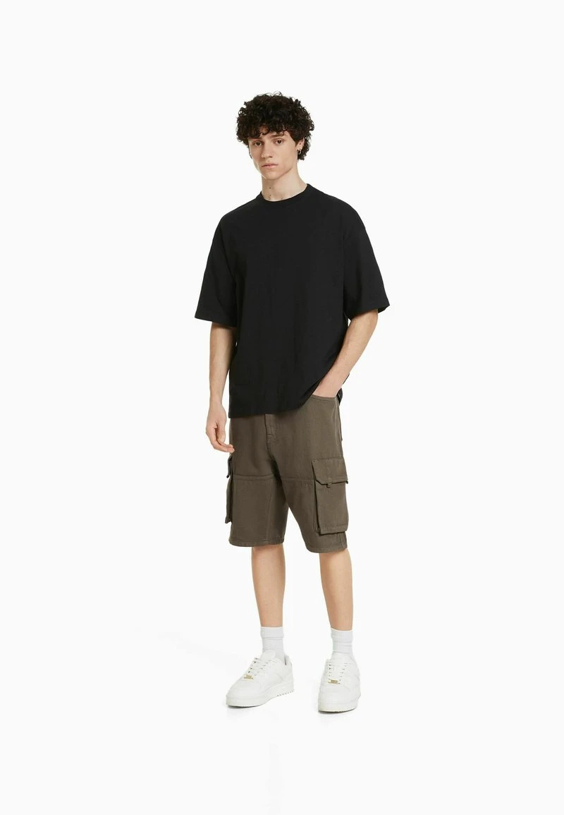 BERSHKA BAGGY CARGO - Shorts - Brown 3 BERSHKA BAGGY CARGO - Shorts - Brown