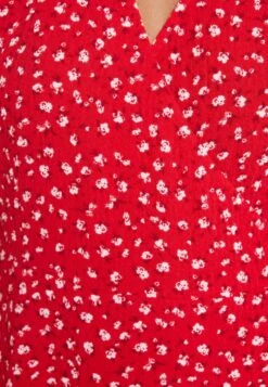 BERSHKA FLORAL TEXTURED - Freizeitkleid - Red 13 BERSHKA FLORAL TEXTURED - Freizeitkleid - Red -Bershka Verkaufsgeschäft 8ea81434586842118000db7c944a9898